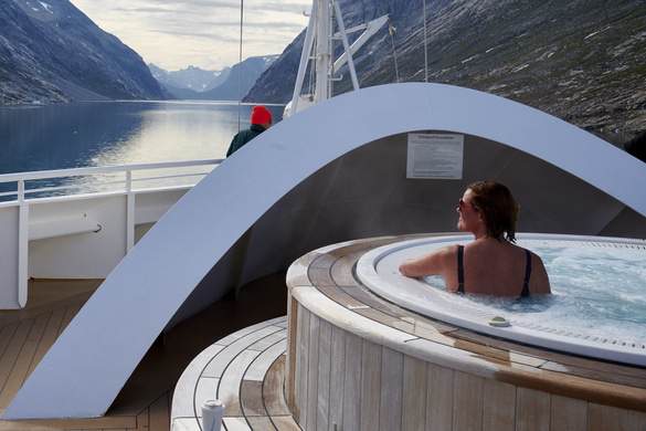 Seabourn Quest Bow Whirlpool ©Mike Louagie.jpg